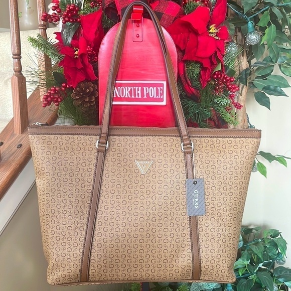 Brand New Guess Mandrake Travel Bag Large Zippered Shoulder Tote Purse in Mocha - Picture 1 of 14